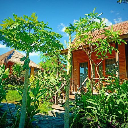Umah Kayu 2-Menjangan Homestay Banyuwedang Buitenkant foto